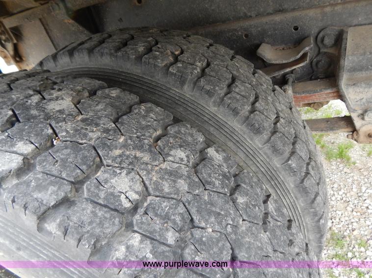 image for item G3174 1994 Ford LA9000 AeroMax dump truck