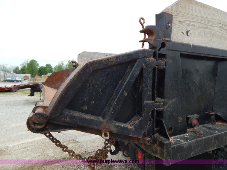 image for item G3174 1994 Ford LA9000 AeroMax dump truck