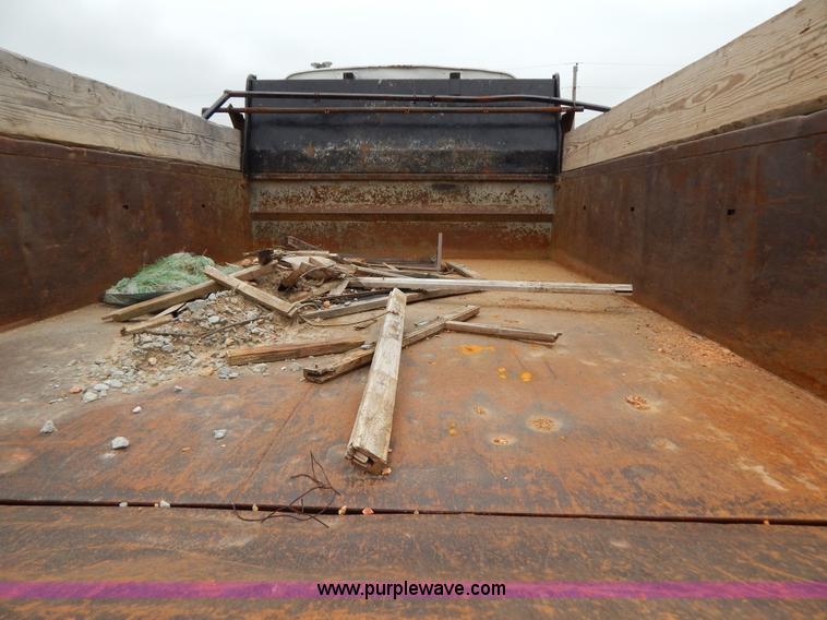 image for item G3174 1994 Ford LA9000 AeroMax dump truck