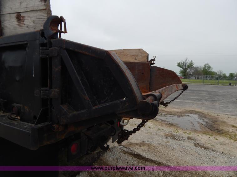 image for item G3174 1994 Ford LA9000 AeroMax dump truck