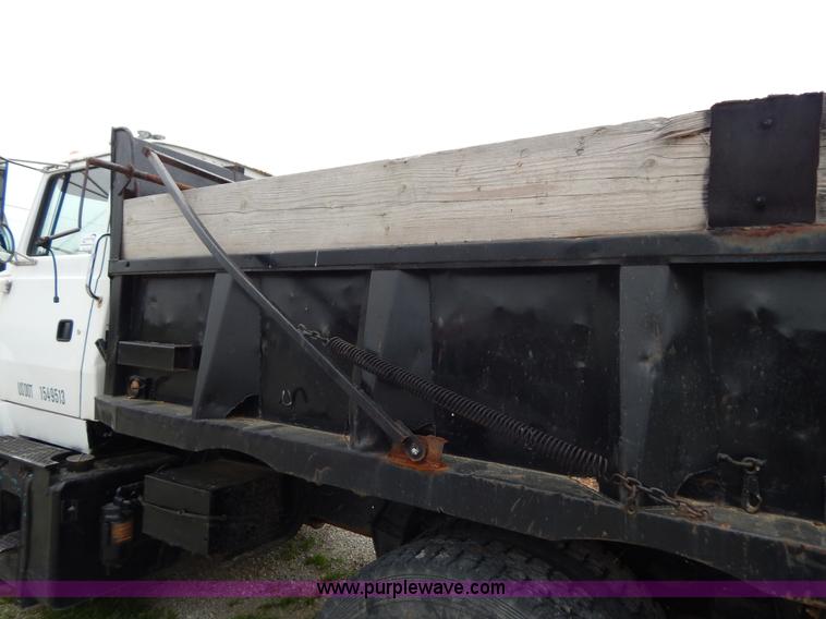 image for item G3174 1994 Ford LA9000 AeroMax dump truck