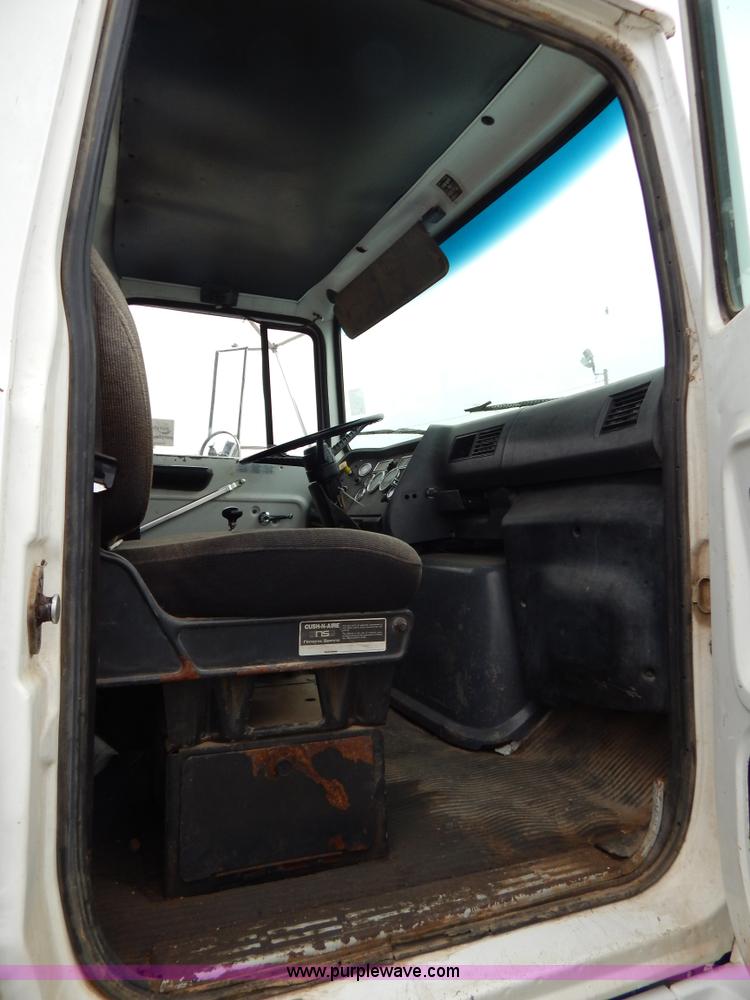 image for item G3174 1994 Ford LA9000 AeroMax dump truck