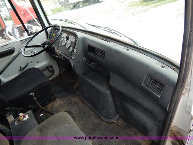image for item G3174 1994 Ford LA9000 AeroMax dump truck