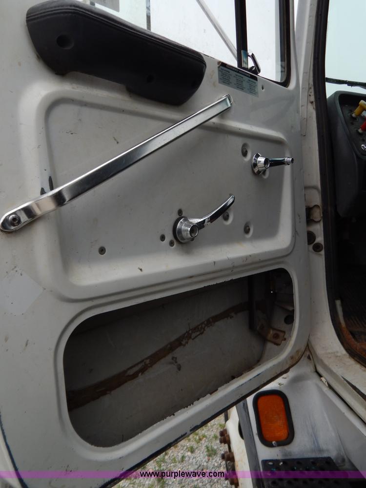 image for item G3174 1994 Ford LA9000 AeroMax dump truck