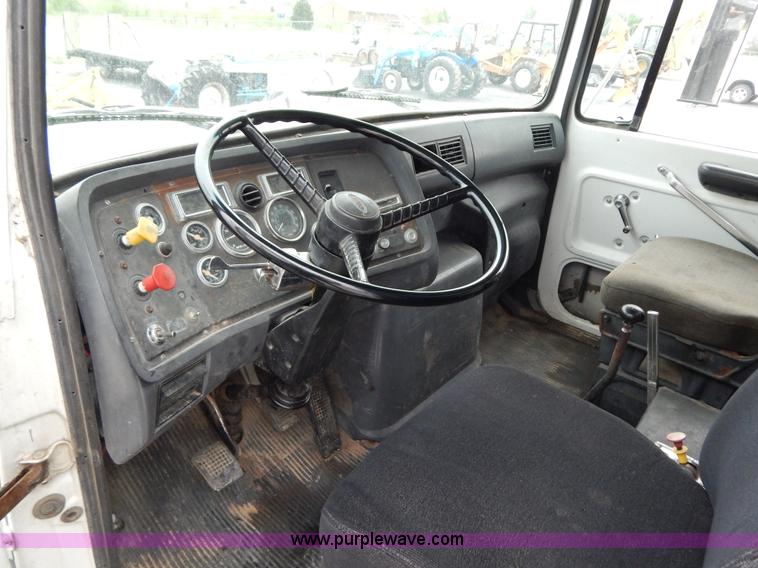 image for item G3174 1994 Ford LA9000 AeroMax dump truck