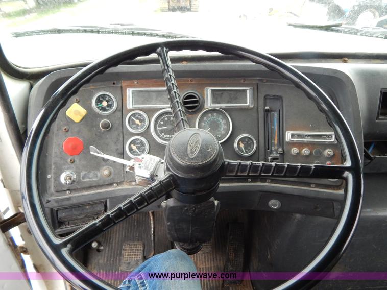 image for item G3174 1994 Ford LA9000 AeroMax dump truck