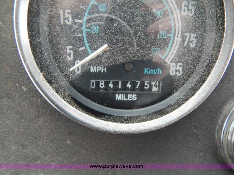 image for item G3174 1994 Ford LA9000 AeroMax dump truck