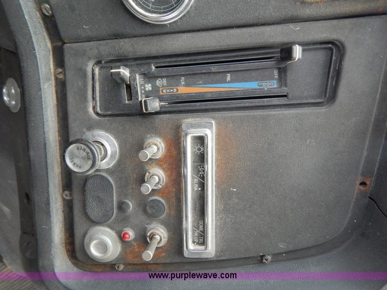 image for item G3174 1994 Ford LA9000 AeroMax dump truck