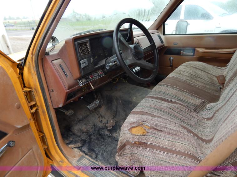 image for item G3178 1992 Chevrolet 3500 HD dump bed truck