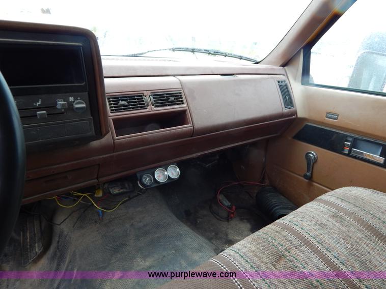 image for item G3178 1992 Chevrolet 3500 HD dump bed truck