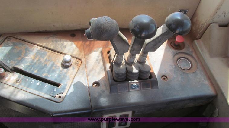 image for item G5713 1995 Caterpillar 623F scraper