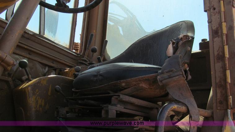 image for item G5714 1977 Caterpillar 623B scraper