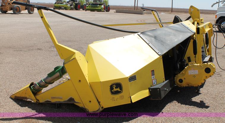 image for item G5720 2006 John Deere 678 six meter rotary forage head