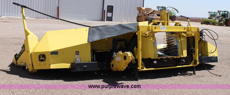 image for item G5720 2006 John Deere 678 six meter rotary forage head