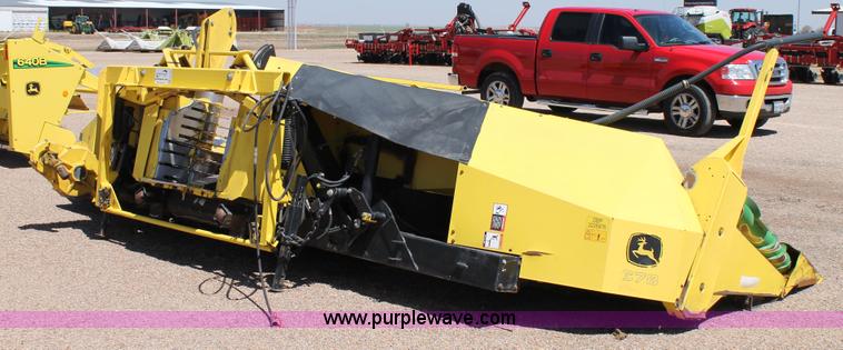 image for item G5720 2006 John Deere 678 six meter rotary forage head