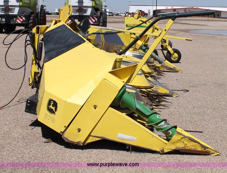 image for item G5720 2006 John Deere 678 six meter rotary forage head