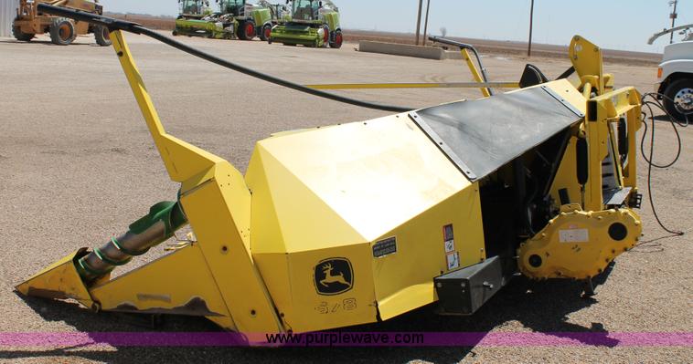 image for item G5720 2006 John Deere 678 six meter rotary forage head