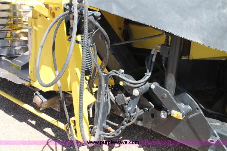 image for item G5720 2006 John Deere 678 six meter rotary forage head