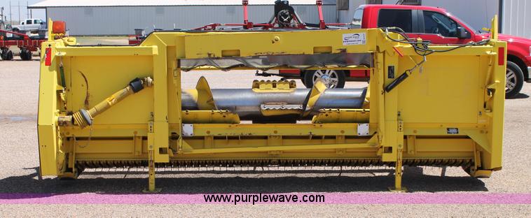 image for item G5721 2006 John Deere 640B pickup head