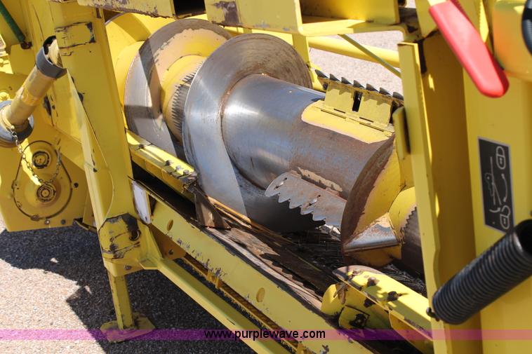 image for item G5721 2006 John Deere 640B pickup head