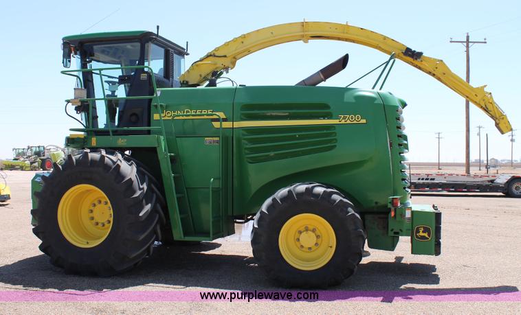 image for item G5722 2006 John Deere 7700 forage chopper