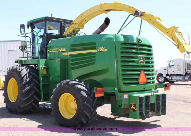image for item G5722 2006 John Deere 7700 forage chopper