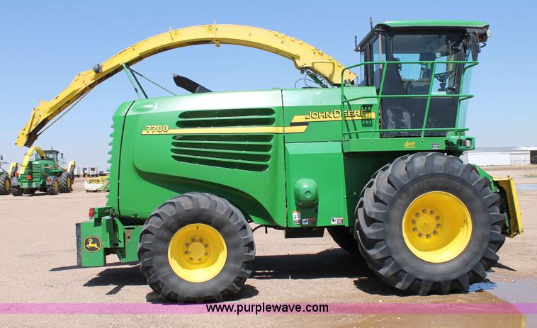 image for item G5722 2006 John Deere 7700 forage chopper
