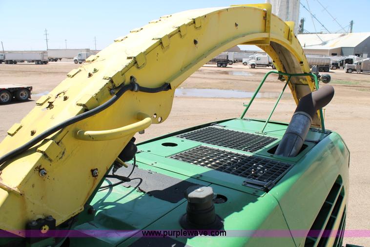 image for item G5722 2006 John Deere 7700 forage chopper