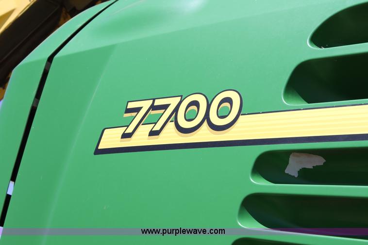 image for item G5722 2006 John Deere 7700 forage chopper