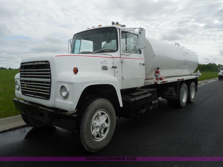 image for item H3193 1980 Ford 9000 water truck