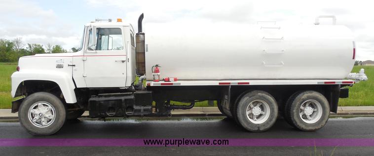 image for item H3193 1980 Ford 9000 water truck