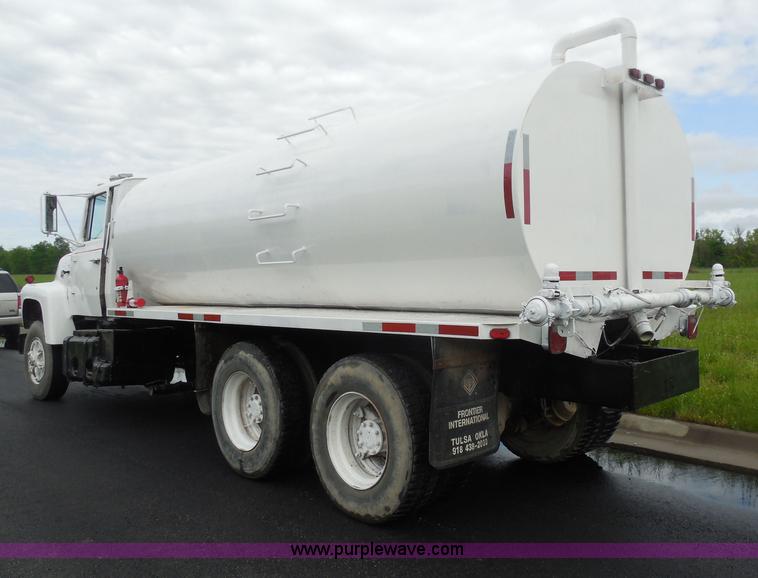 image for item H3193 1980 Ford 9000 water truck