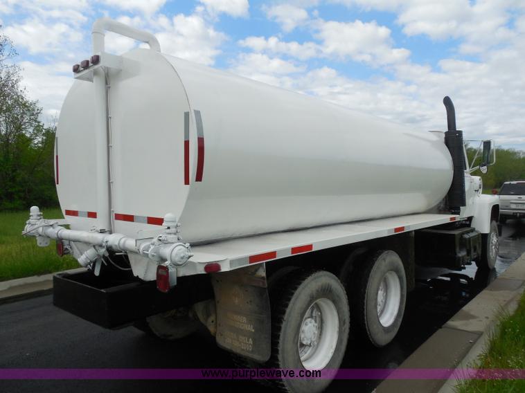 image for item H3193 1980 Ford 9000 water truck