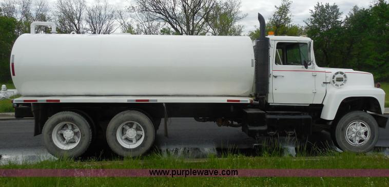 image for item H3193 1980 Ford 9000 water truck