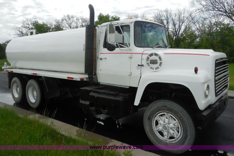 image for item H3193 1980 Ford 9000 water truck
