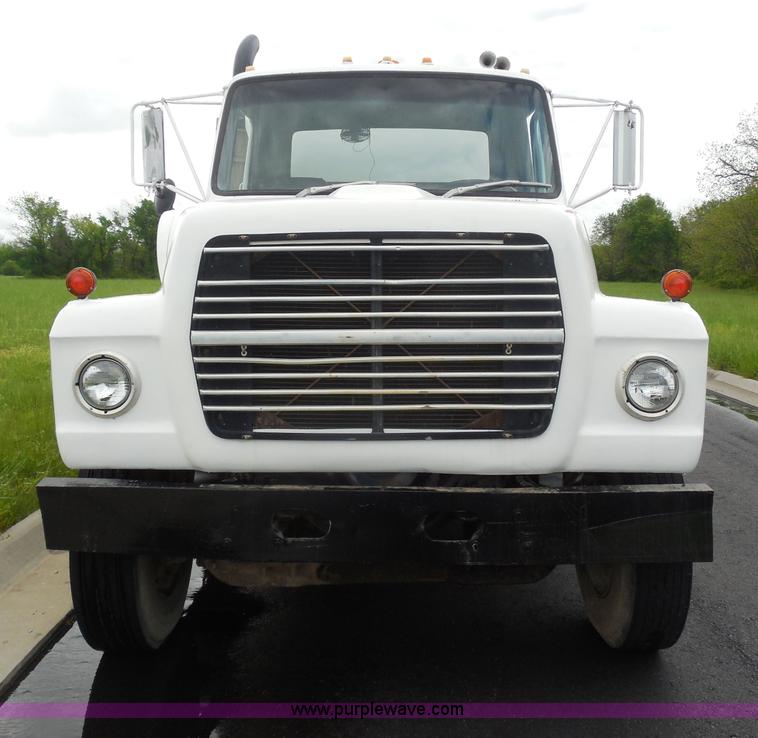image for item H3193 1980 Ford 9000 water truck