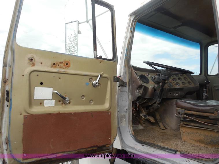 image for item H3193 1980 Ford 9000 water truck