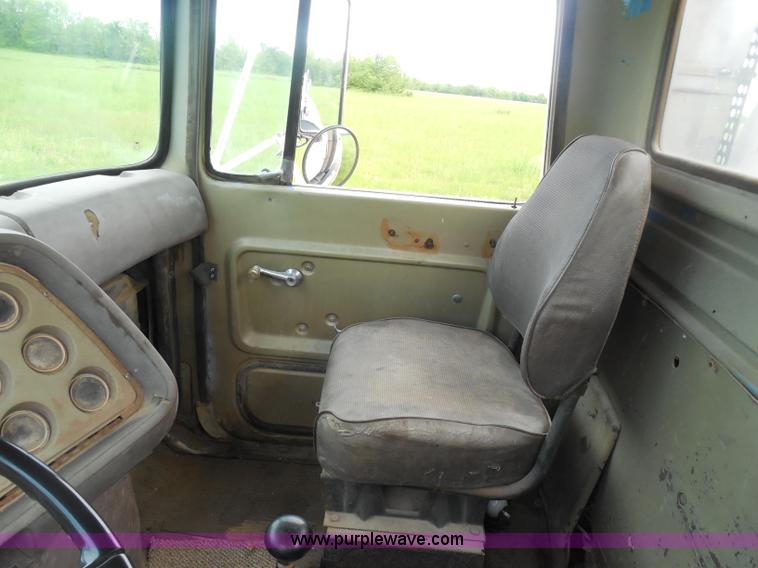 image for item H3193 1980 Ford 9000 water truck