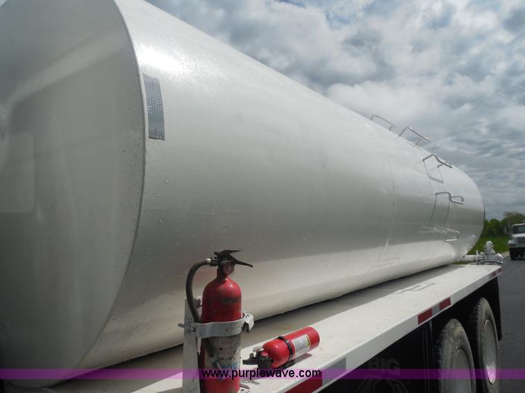 image for item H3193 1980 Ford 9000 water truck