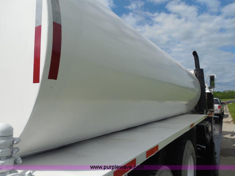 image for item H3193 1980 Ford 9000 water truck