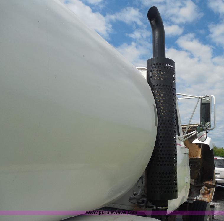 image for item H3193 1980 Ford 9000 water truck