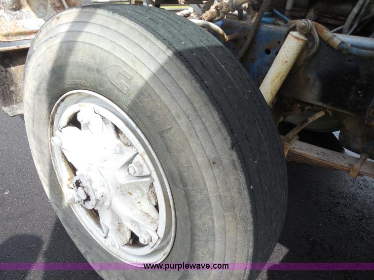 image for item H3193 1980 Ford 9000 water truck