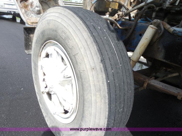 image for item H3193 1980 Ford 9000 water truck