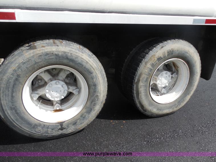 image for item H3193 1980 Ford 9000 water truck