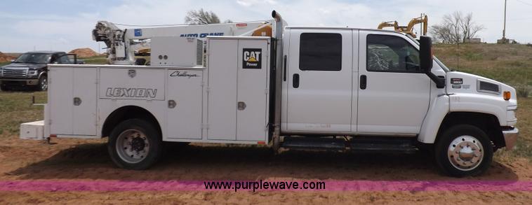 image for item H7114 2007 GMC C5500 service truck