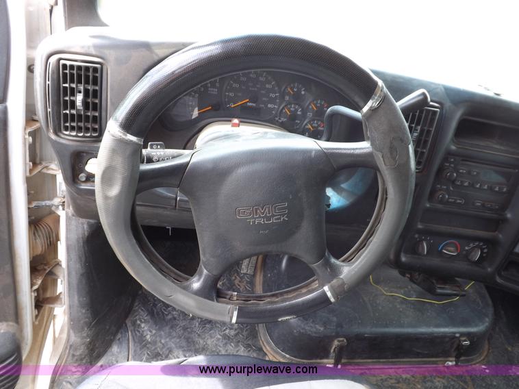 image for item H7114 2007 GMC C5500 service truck