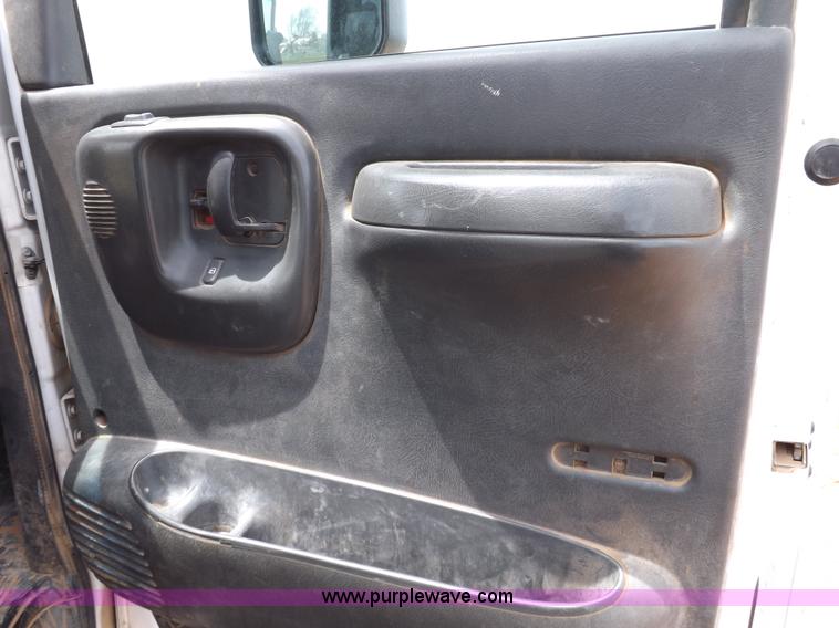 image for item H7114 2007 GMC C5500 service truck