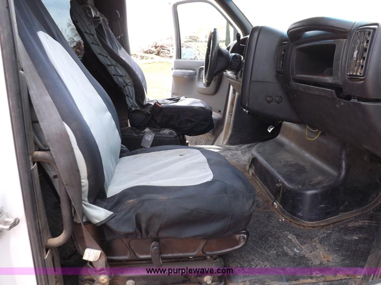 image for item H7114 2007 GMC C5500 service truck