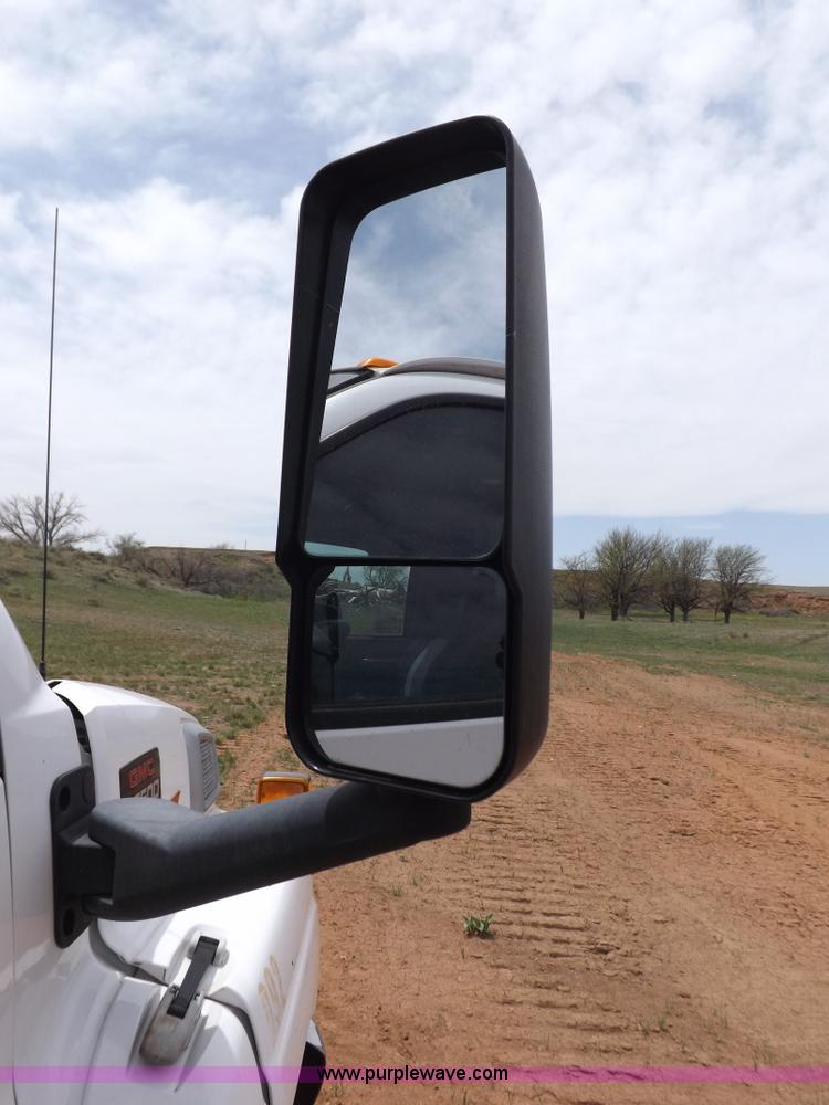 image for item H7114 2007 GMC C5500 service truck