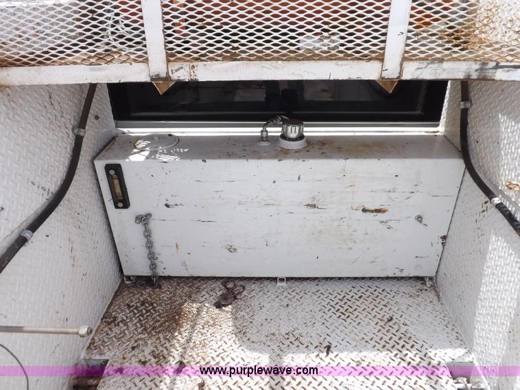 image for item H7114 2007 GMC C5500 service truck